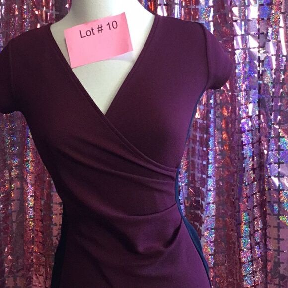 Short sleeved dress in 2 tone burgundy & black in small by ALMOST FAMOUS - Picture 4 of 13